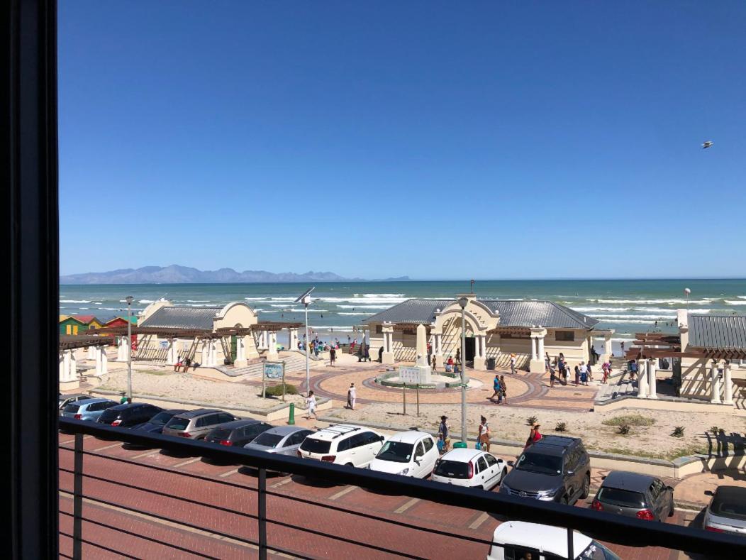 At The Beach - Muizenberg Le Cap Extérieur photo